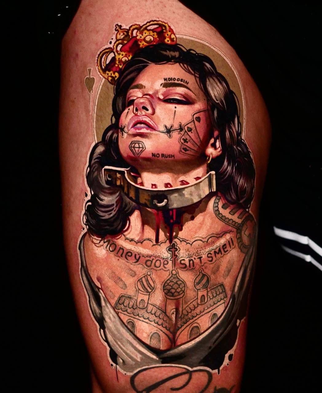 Color-Realism-Tattoo: sakrales Porträt mit modernen Collage-Elementen – Blood Diamond Tattoo Ink.