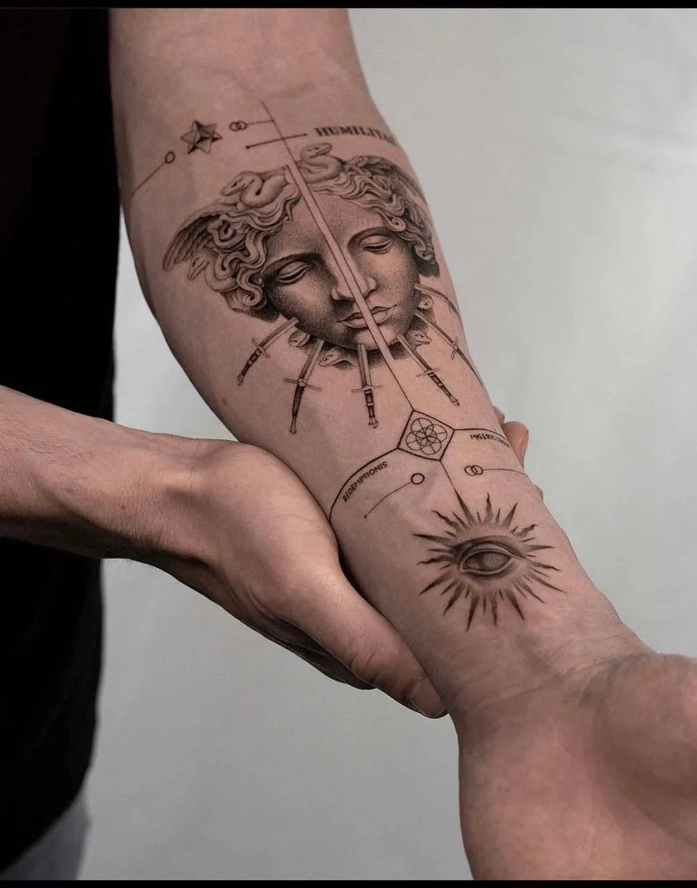 Geometric Tattoo – Symbolik und Linienkunst – Blood Diamond Tattoo Ink.